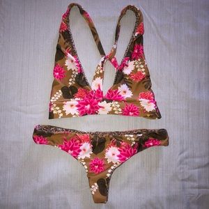 ✨SOLD✨Lei day set